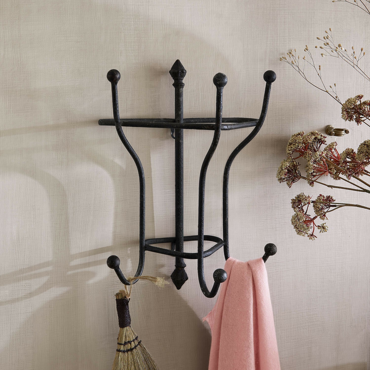 Perchero de pared Arnval Perchero de pared de metal negro con ganchos para ropa y accesorios en el recibidor