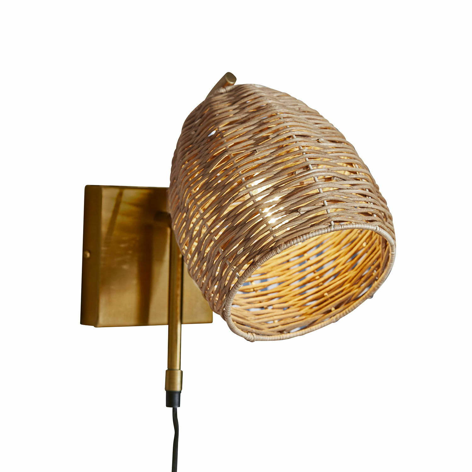 Lámpara de pared Anglemont Aplique de pared de ratán y metal dorado con pantalla natural, iluminación decorativa de pared