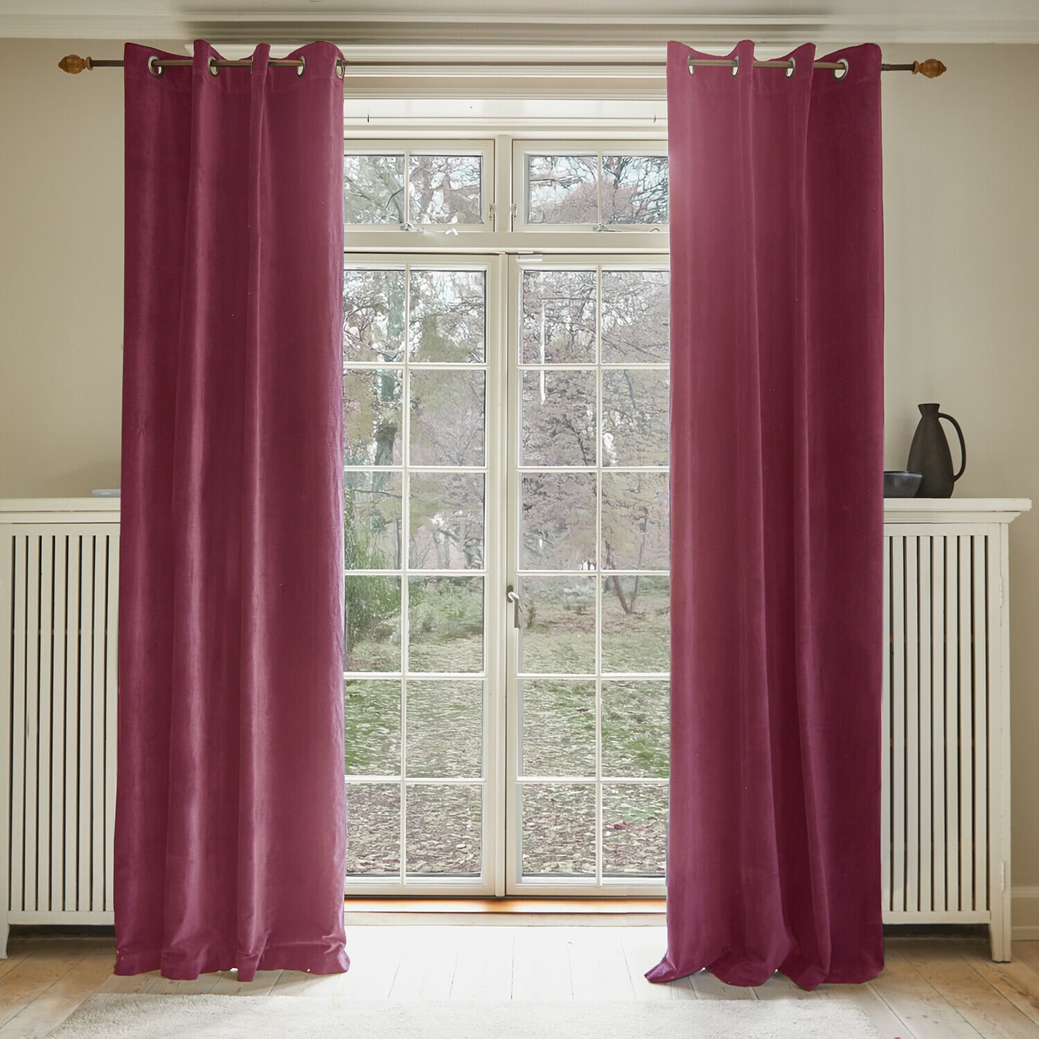 Cortina Miko Cortinas de terciopelo morado junto a ventana grande, decoración y protección contra la luz