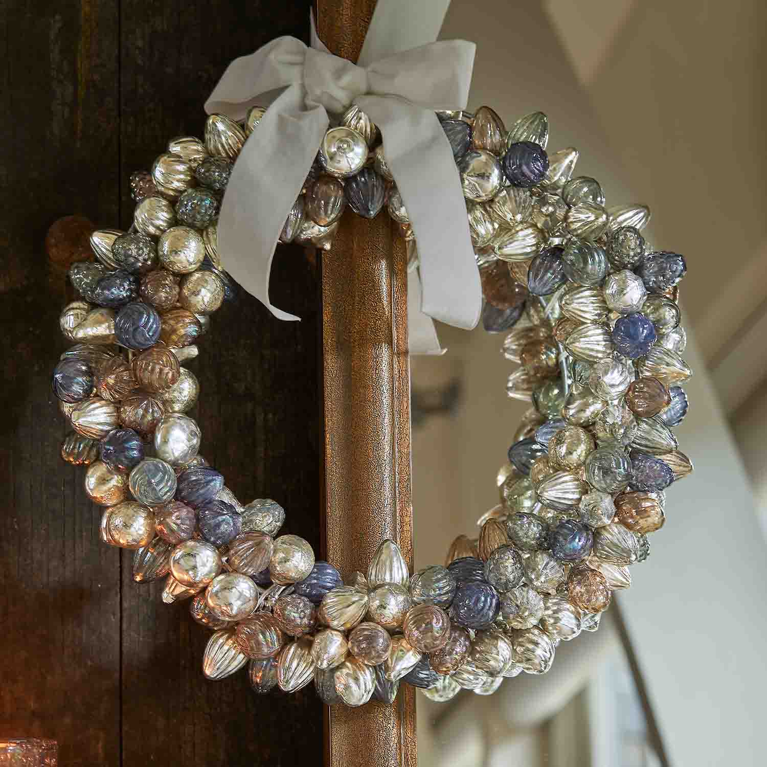 Corona decorativa de bolas de cristal multicolor con lazo blanco, adorno navideño para interiores
