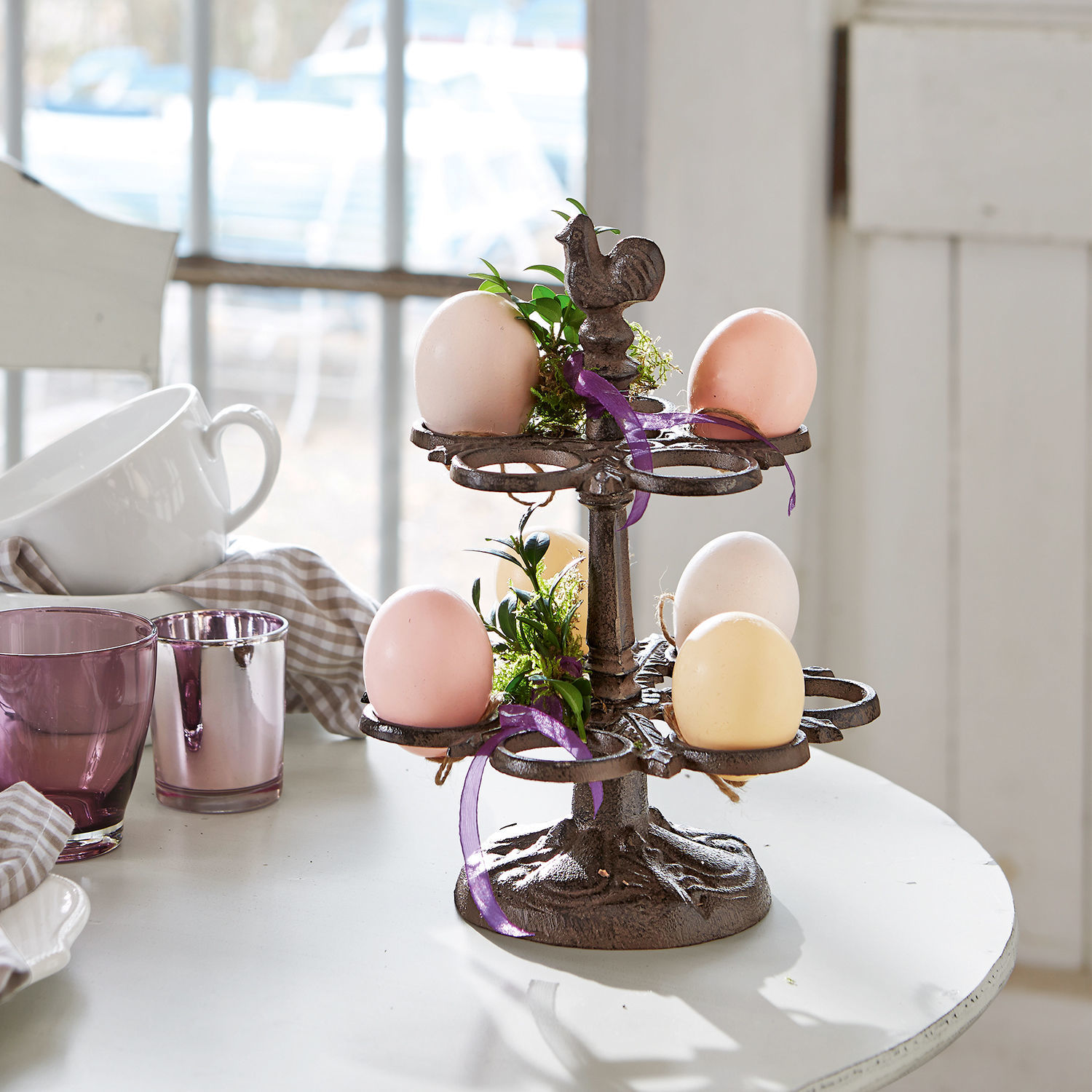 Bandeja de niveles para huevos Nelis Soporte metálico para huevos con adorno de gallo y plantas verdes, decoración rústica para mesa