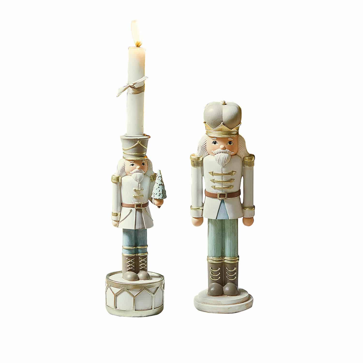 Set de 2 cascanueces decorativos con candelero Ellicott Figuras de cascanueces de madera en tonos blancos y azules, decoración navideña