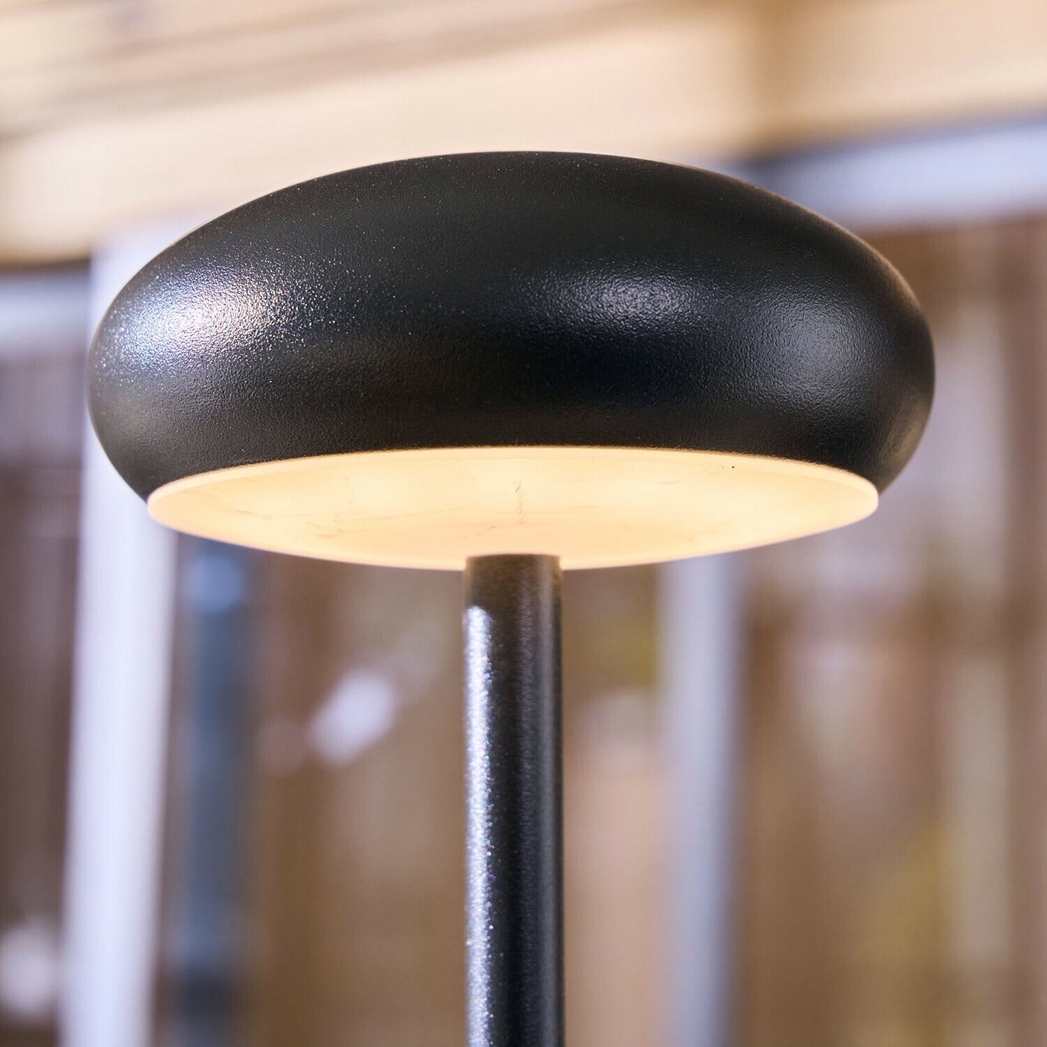 Lámpara de mesa recargable Loxbridge