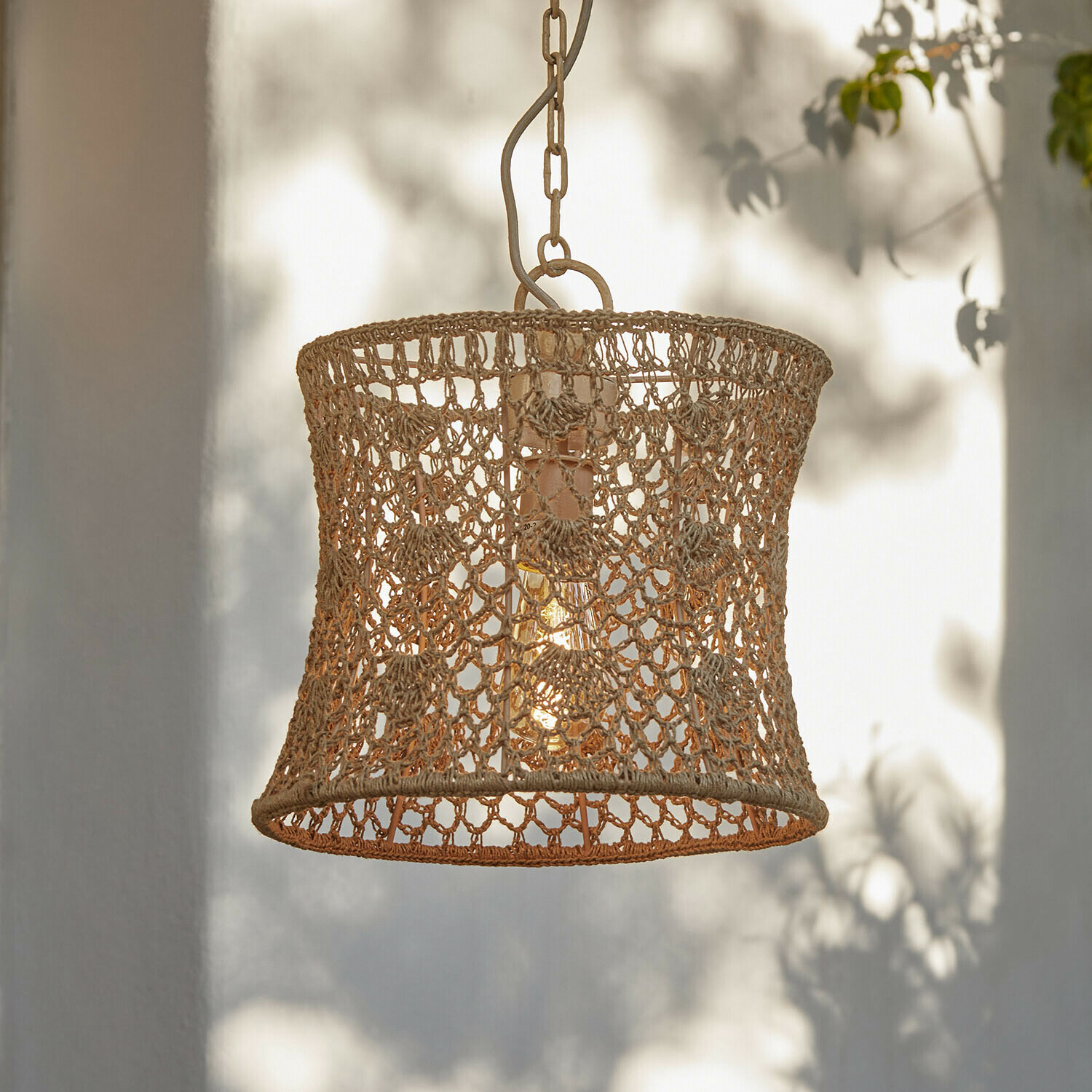 Lámpara colgante de cuerda natural beige con pantalla decorativa calada para iluminación interior