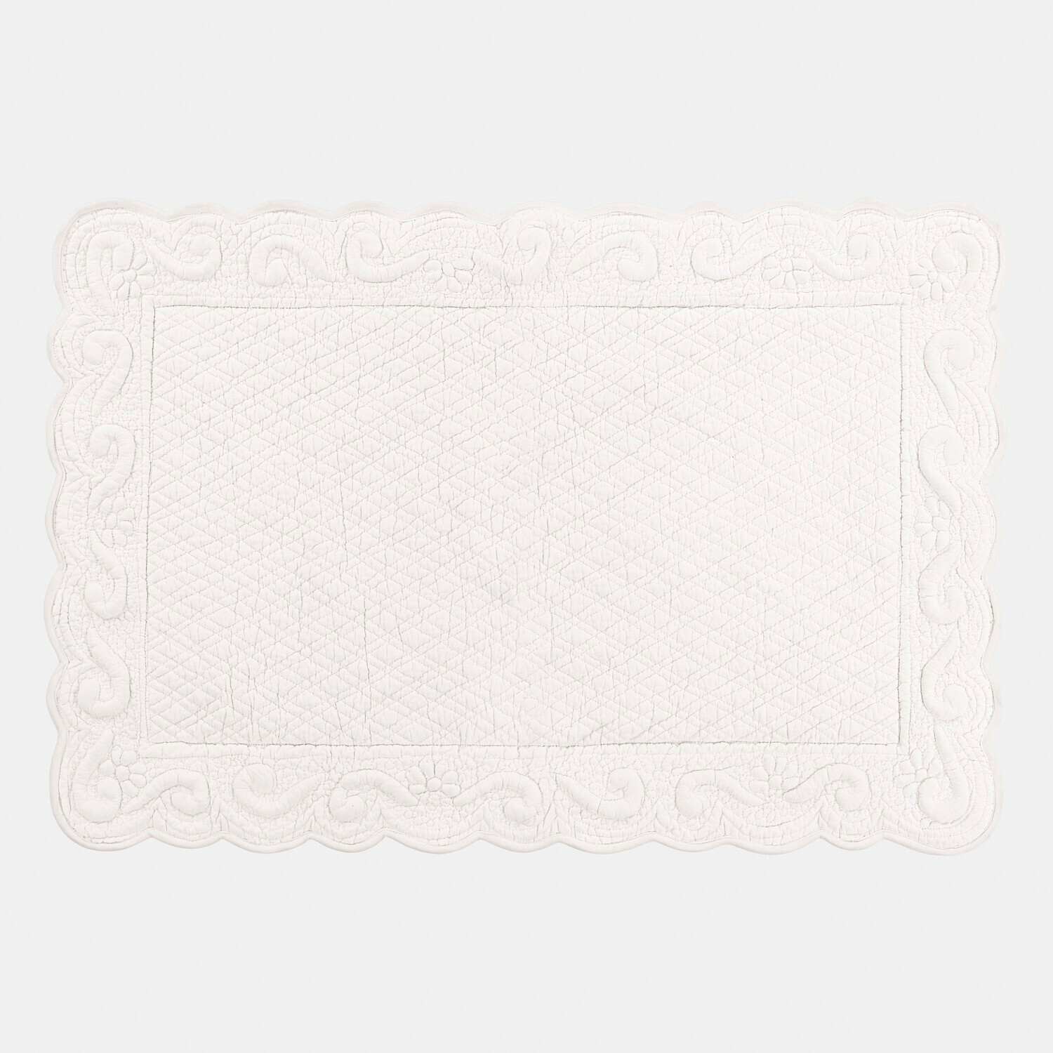 Alfombrilla de baño Svikola Alfombra blanca de algodón con acolchado decorativo y chanclas beige sobre ella