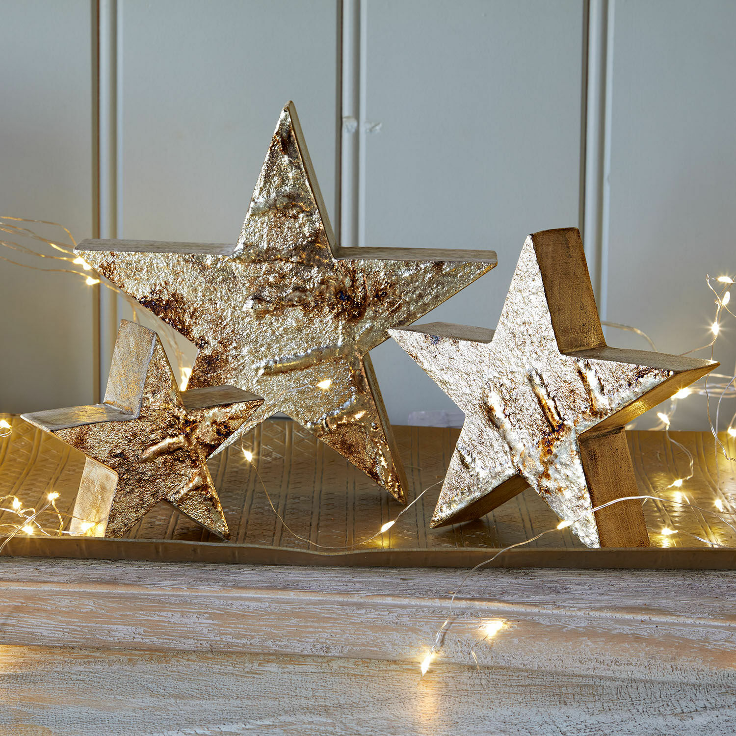 Set de 3 estrellas Myrska Conjunto de tres estrellas decorativas de metal dorado para decoración navideña interior