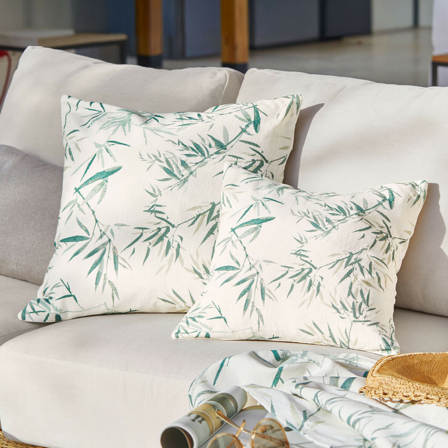 Set de 2 fundas de cojín Clarisa Conjunto de cojines de algodón crema con diseño de hojas verdes para decoración de salón