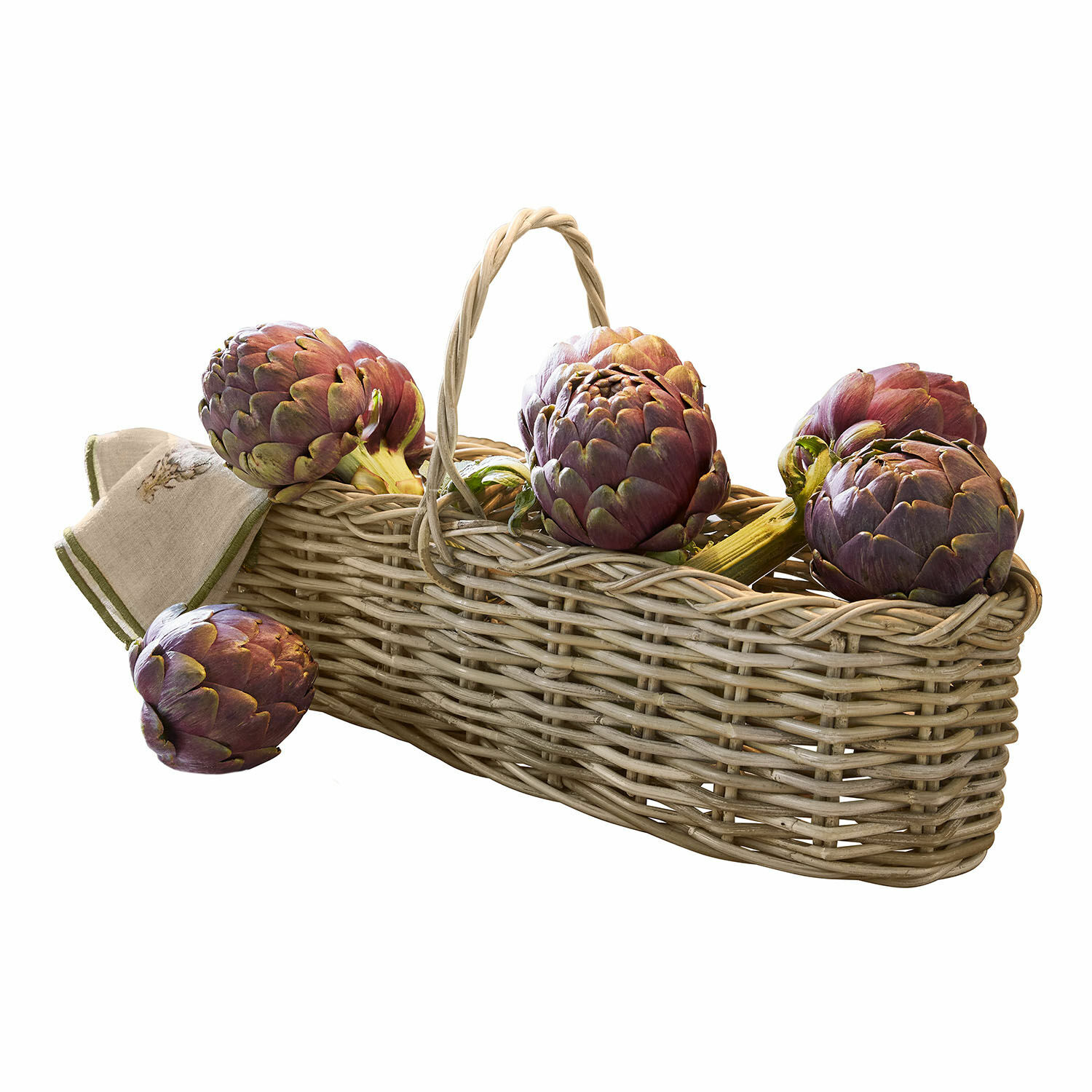 Cesta Allegretta Cesta de mimbre con asa llena de alcachofas moradas sobre fondo blanco, decoración de cocina