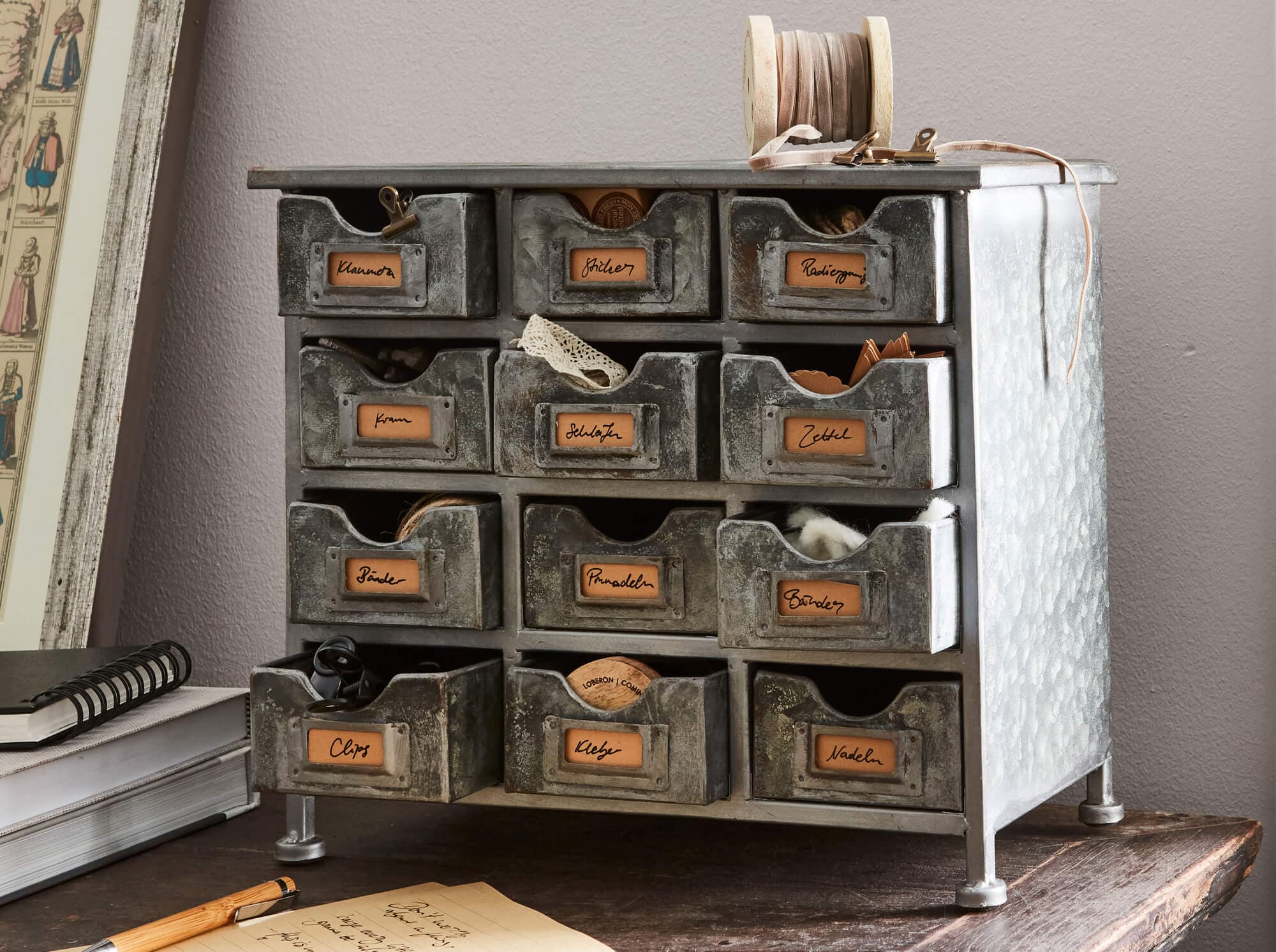 Mueble vintage de metal con 15 cajones para almacenar y organizar objetos pequeños